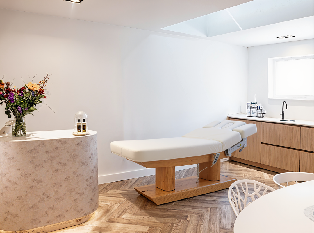 Spa Bed vs Massage Table: Which One Fits Beauty Services Better?